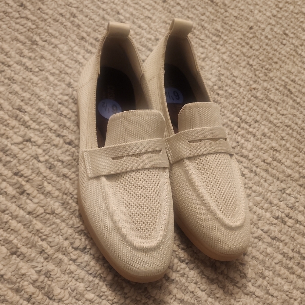 CUSHIONAIRE Jupiter Knit Loafer Size 6.5 Bone
